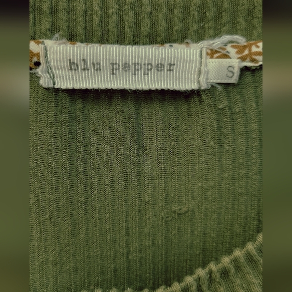 blu pepper Olive Green Sweater with Button Details Small - Picture 2 of 3
